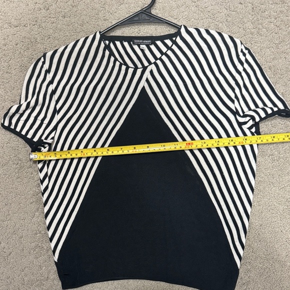 Giorgio Armani Women’s White Black V Striped Short Sleeve Blouse Size US 8 - Picture 7 of 9